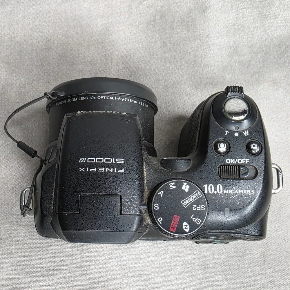 Fujifilm FinePix‎ S Series S1000fd 10.0MP Digital Camera FOR PARTS OR REPAIR
